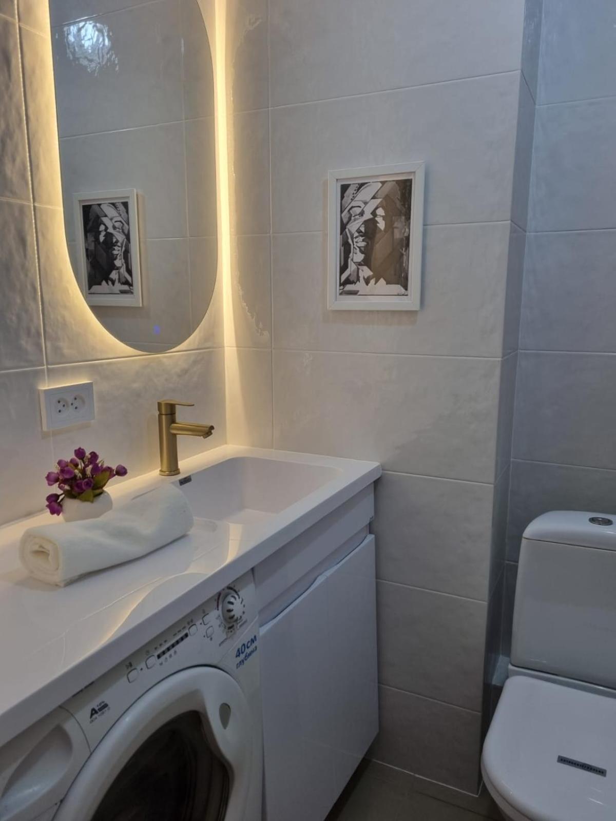 Apartment красивая 2-комн в центре Uralsk